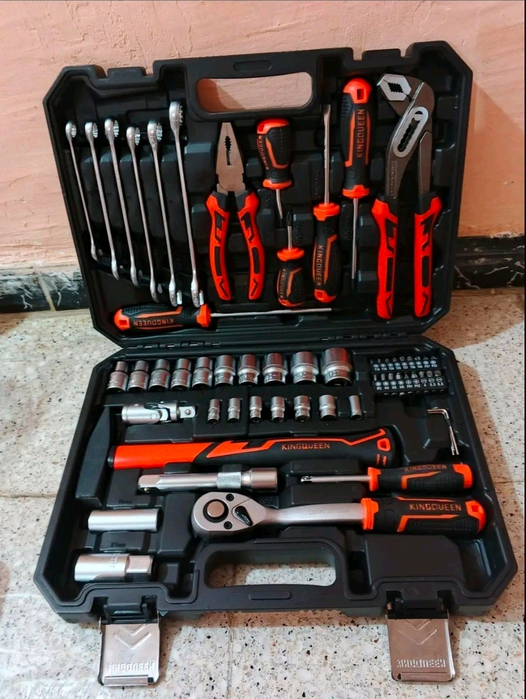Set alat u koferu od 58 delova...