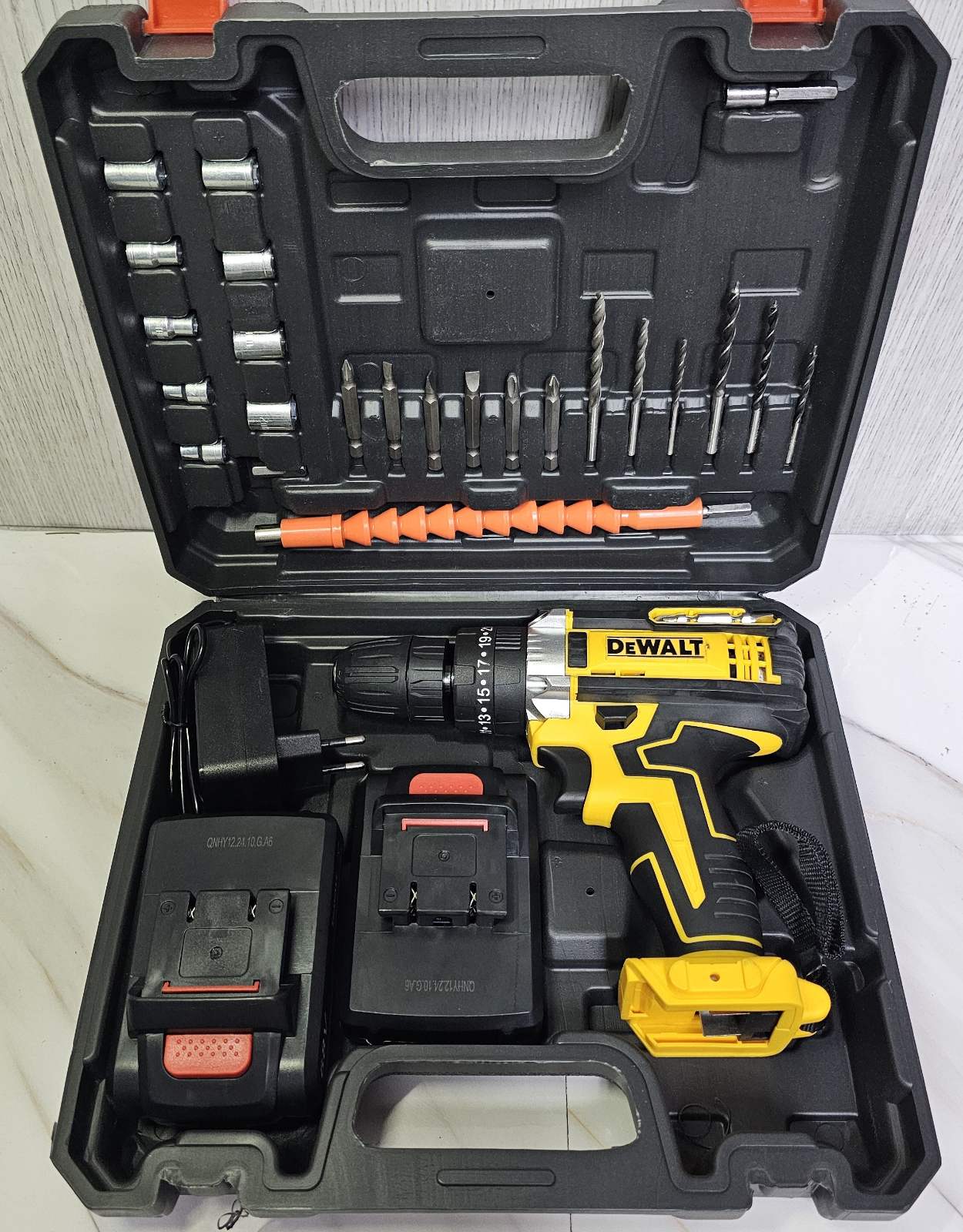 Aku srafilica busilica sa priborom Dewalt 68V