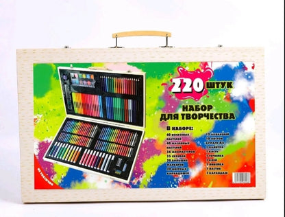 Pribor i skolski set od 220 delova...